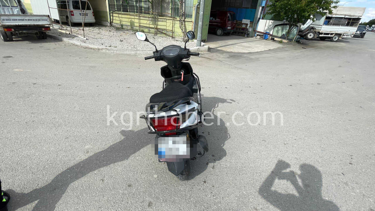Motosikletin Devrilerek Suruklendigi Kaza Ani Kameraya Yansidi8