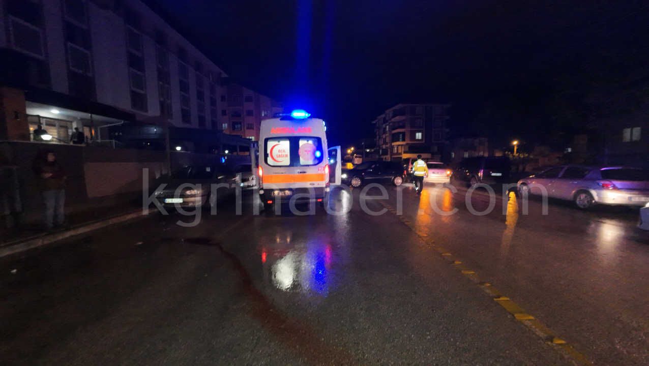 Otomobil Yolun Karsisina Gecmeye Calisan Yasli Adama Carpti 1 Yarali2