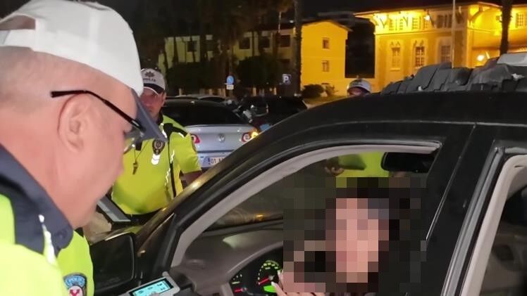 Polise Carparak Kacan Kadin Surucuye 557 Bin Lira Ceza Kesildi1