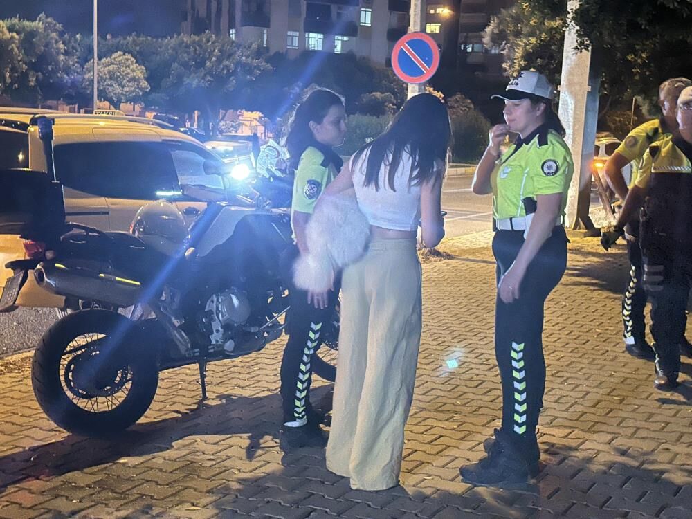 Polise Carparak Kacan Kadin Surucuye 557 Bin Lira Ceza Kesildi3