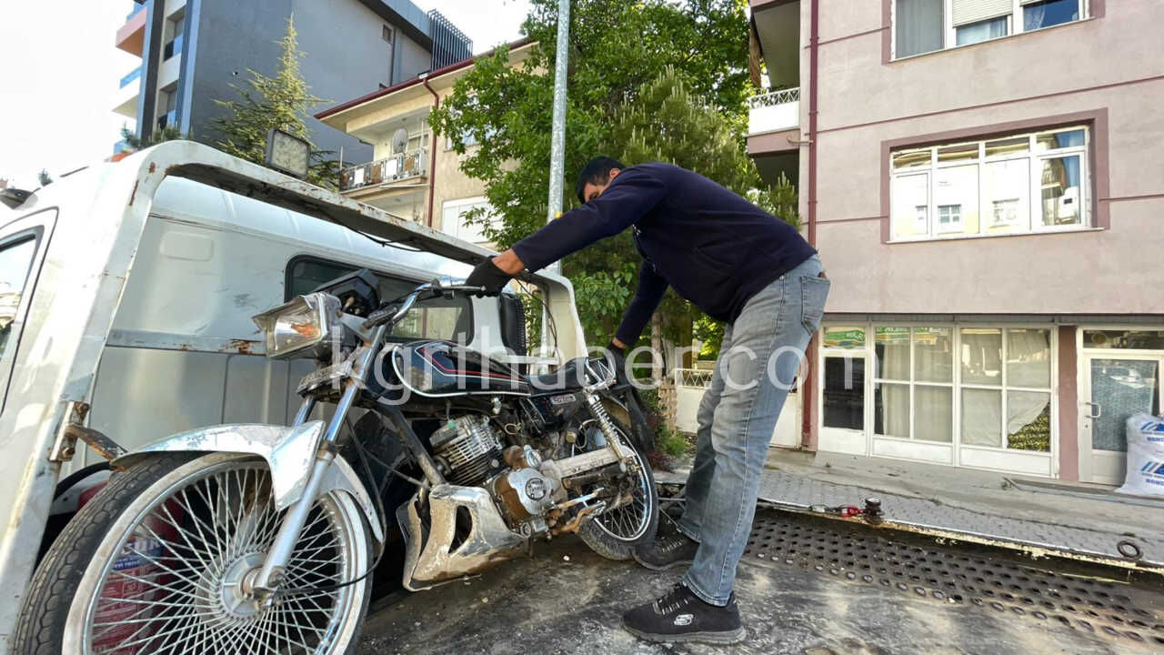 Polisi Gorunce Motosikleti Birakip Kacti Sasesi Kazinmis Ve Duz Kontak Yapilmis Cikti3