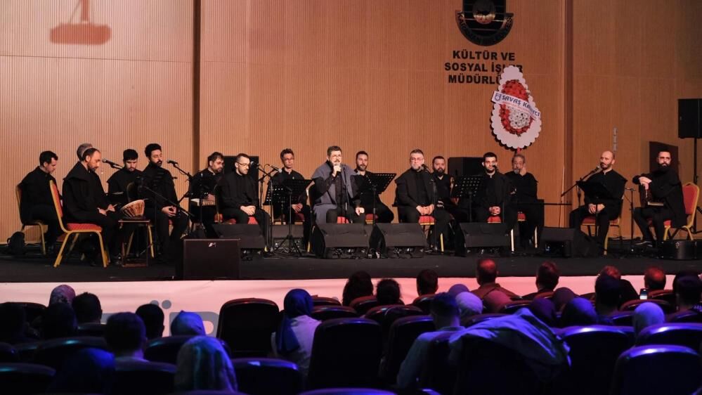 Turk Dil Bayraminda Meydan Meskleri Ziyafeti (1)