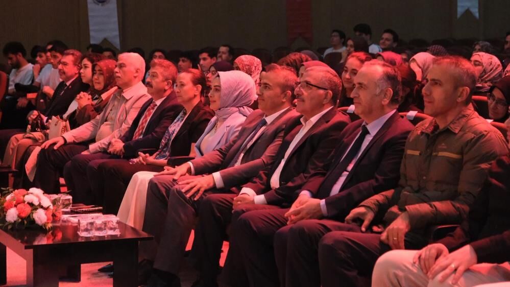 Turk Dil Bayraminda Meydan Meskleri Ziyafeti (2)