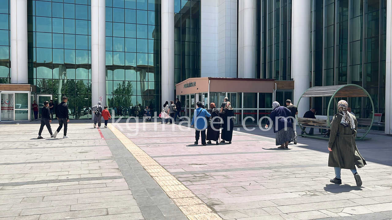 Uzmanindan Cilt Kanseri Uyarisi Gunes Koruyucuyu Tek Doz Surmek Yetmez1