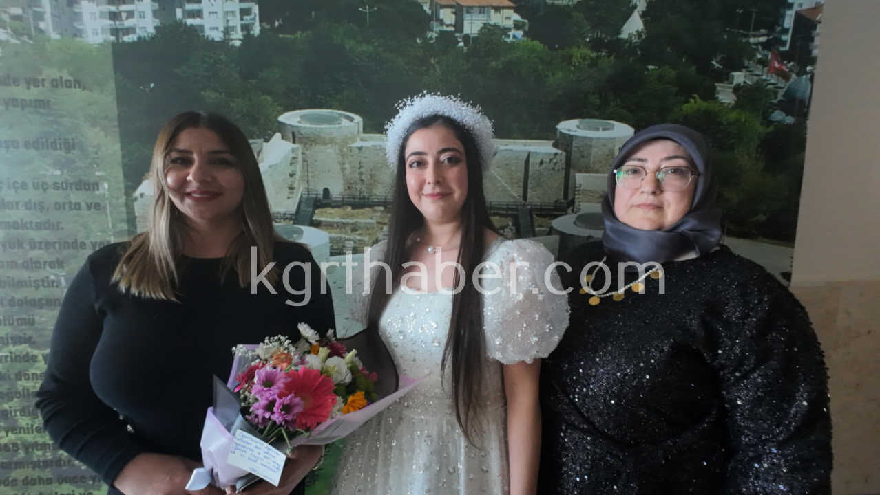 Annesinin Diktigi Gelinlikle Evlenecek Halk Egitim Kursiyerinden Kizina Ozel Tasarim1