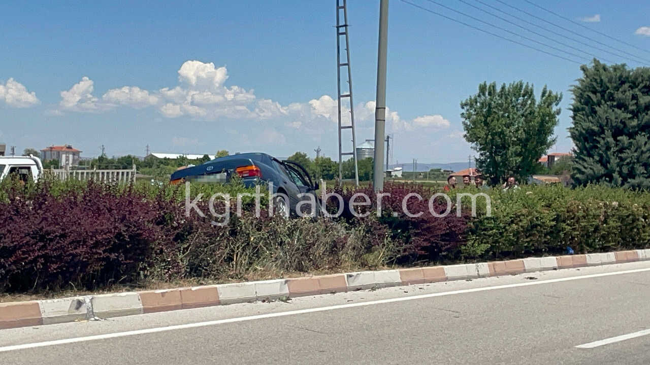 Baba Ve 2 Kiz Cocugu Kazada Yaralandi11