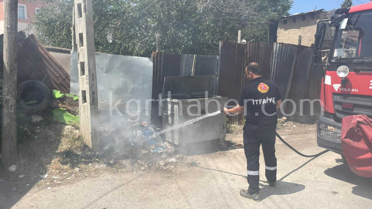 Cop Konteynerinin Yaninda Cikan Yangin Otluk Alana Sicradi0