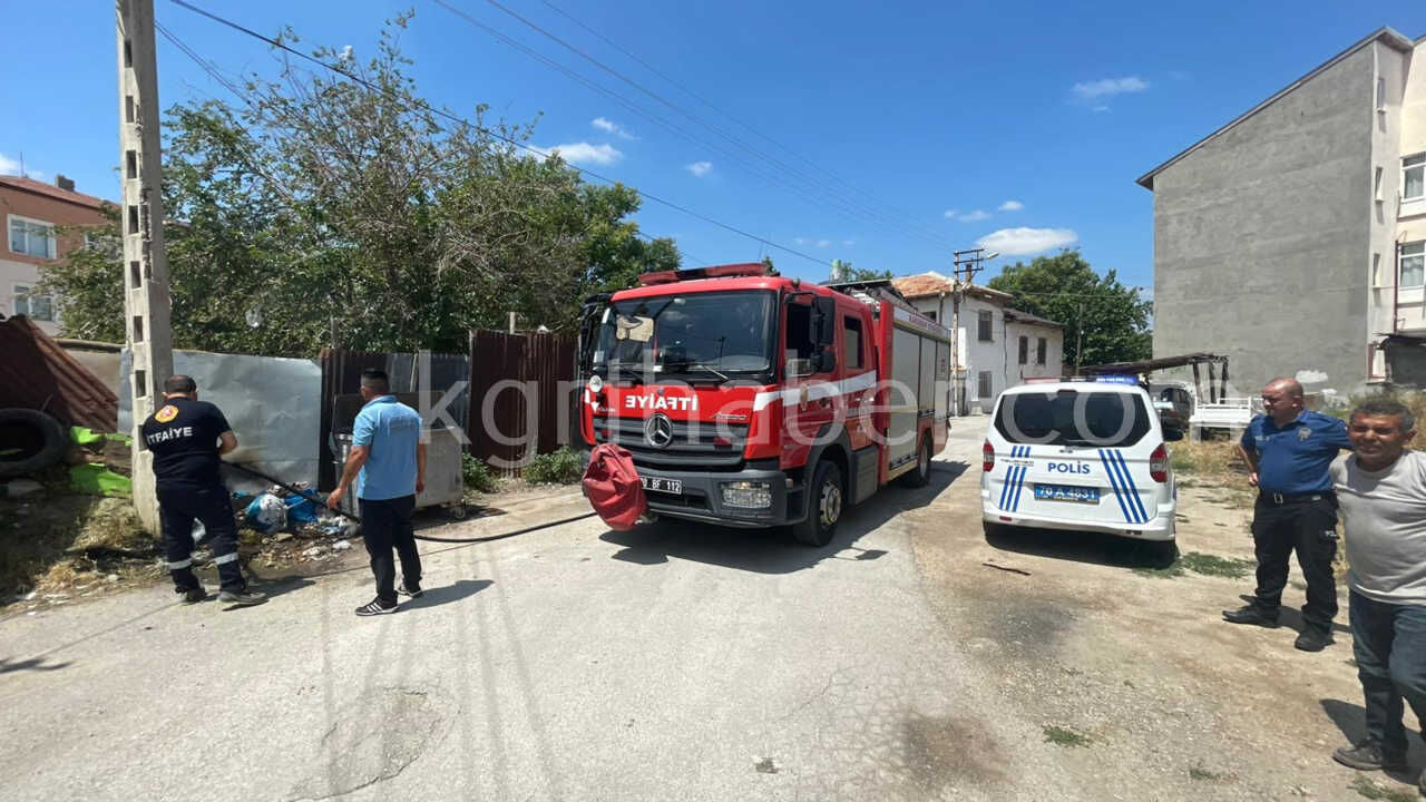 Cop Konteynerinin Yaninda Cikan Yangin Otluk Alana Sicradi1