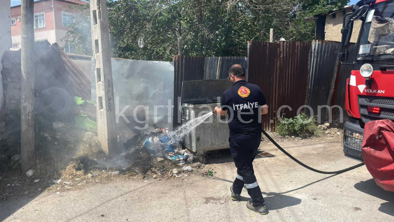 Cop Konteynerinin Yaninda Cikan Yangin Otluk Alana Sicradi2