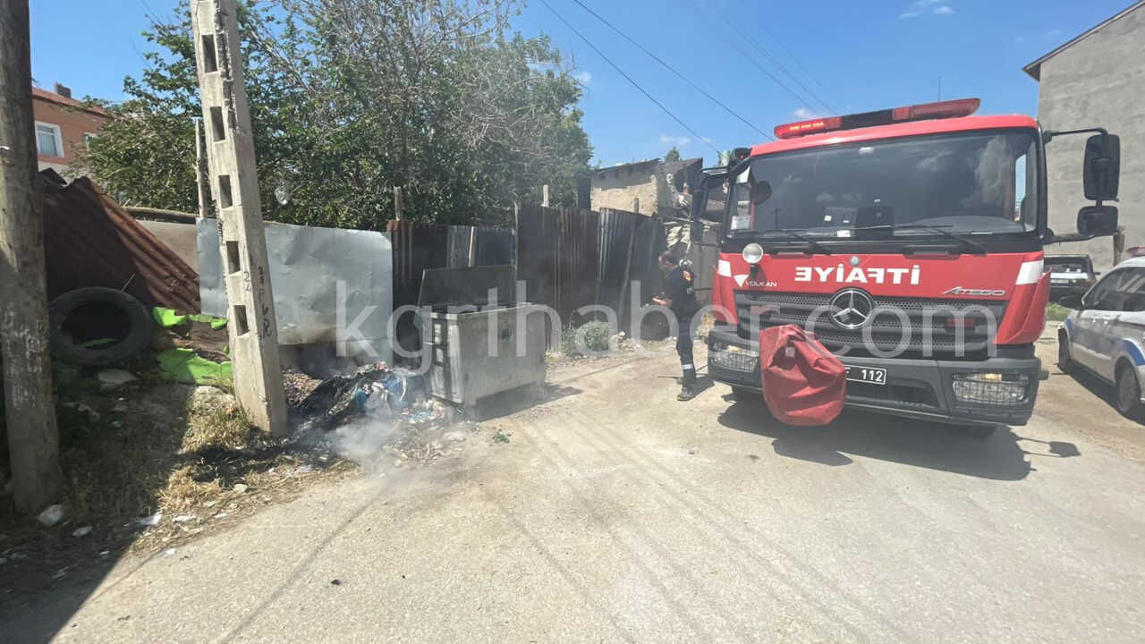 Cop Konteynerinin Yaninda Cikan Yangin Otluk Alana Sicradi7