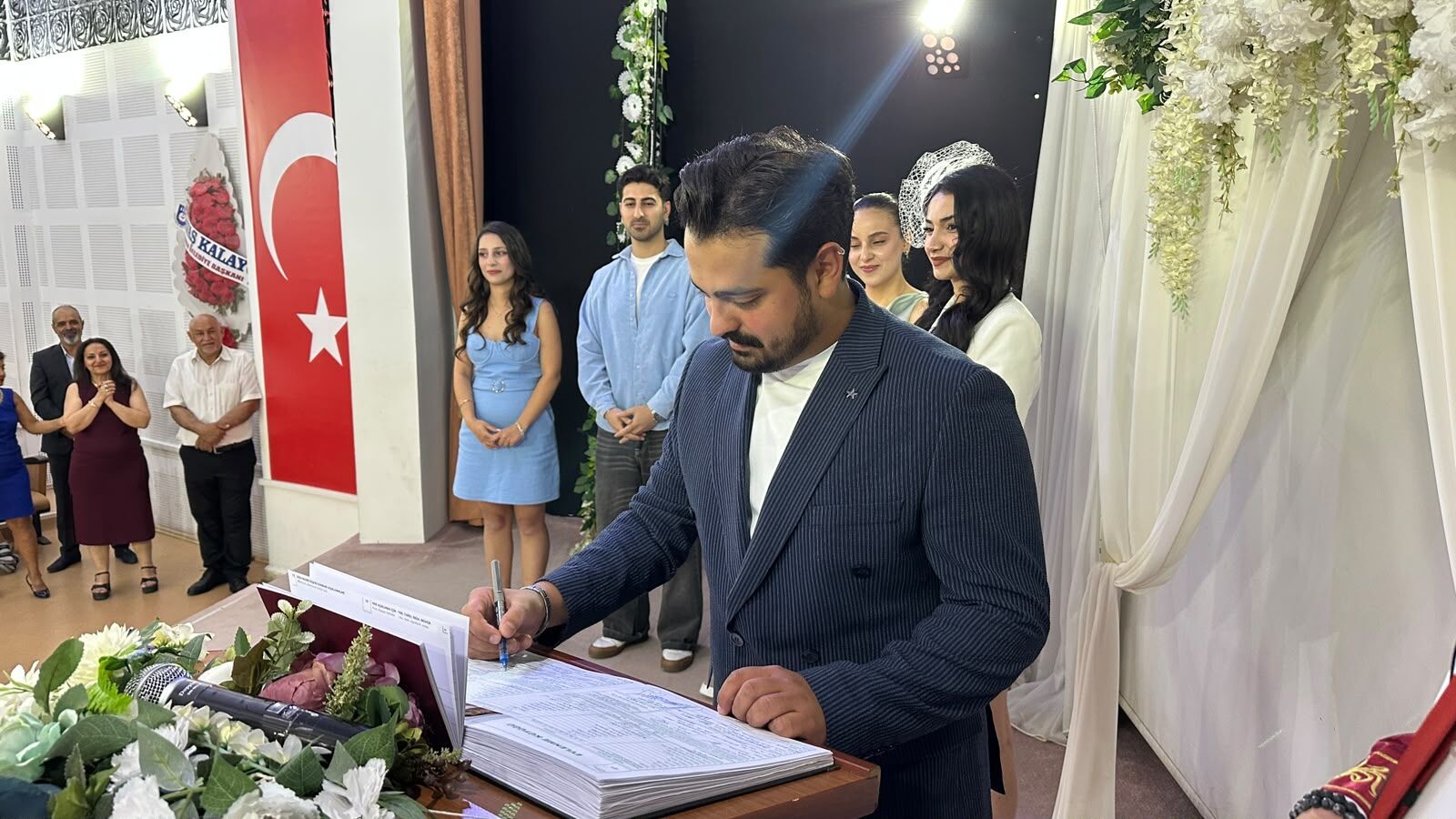 Derbaz Ve Kaygisiz Ailelerinin Mutlu Gunu (2)
