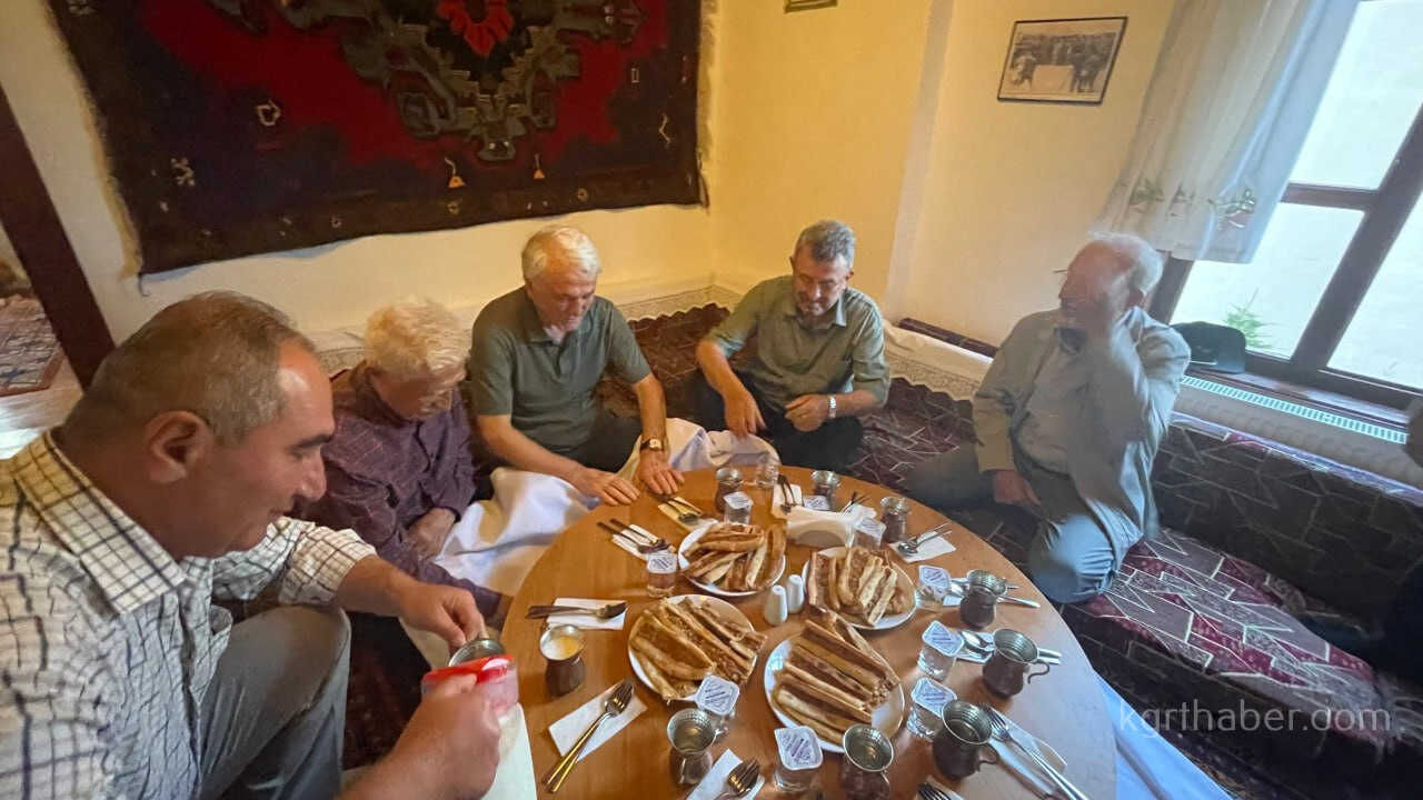 Eski Baskan Yasar Evcen Acikladi Karamanin Kultur Merkezi Olacak6