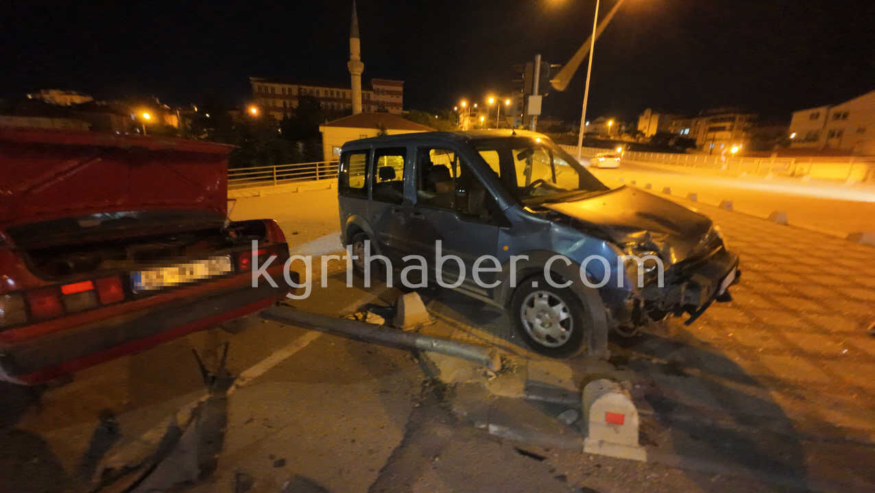 Hafif Ticari Aracla Carpisan Tofas Otomobilin Surucusu Olumden Dondu0