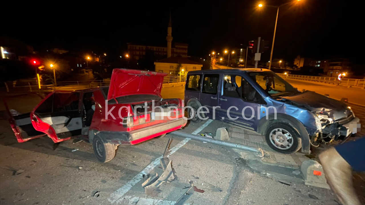 Hafif Ticari Aracla Carpisan Tofas Otomobilin Surucusu Olumden Dondu1