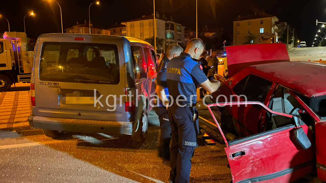 Hafif Ticari Aracla Carpisan Tofas Otomobilin Surucusu Olumden Dondu2
