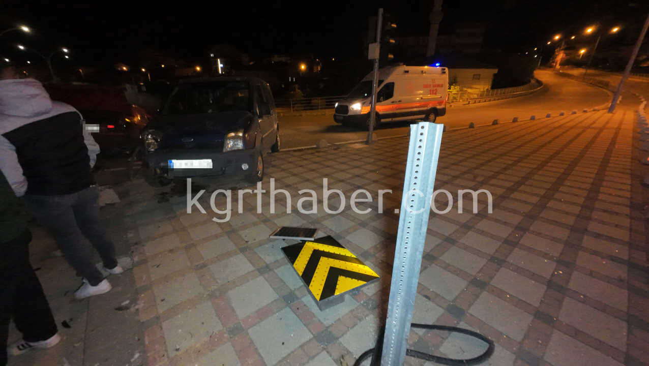 Hafif Ticari Aracla Carpisan Tofas Otomobilin Surucusu Olumden Dondu4