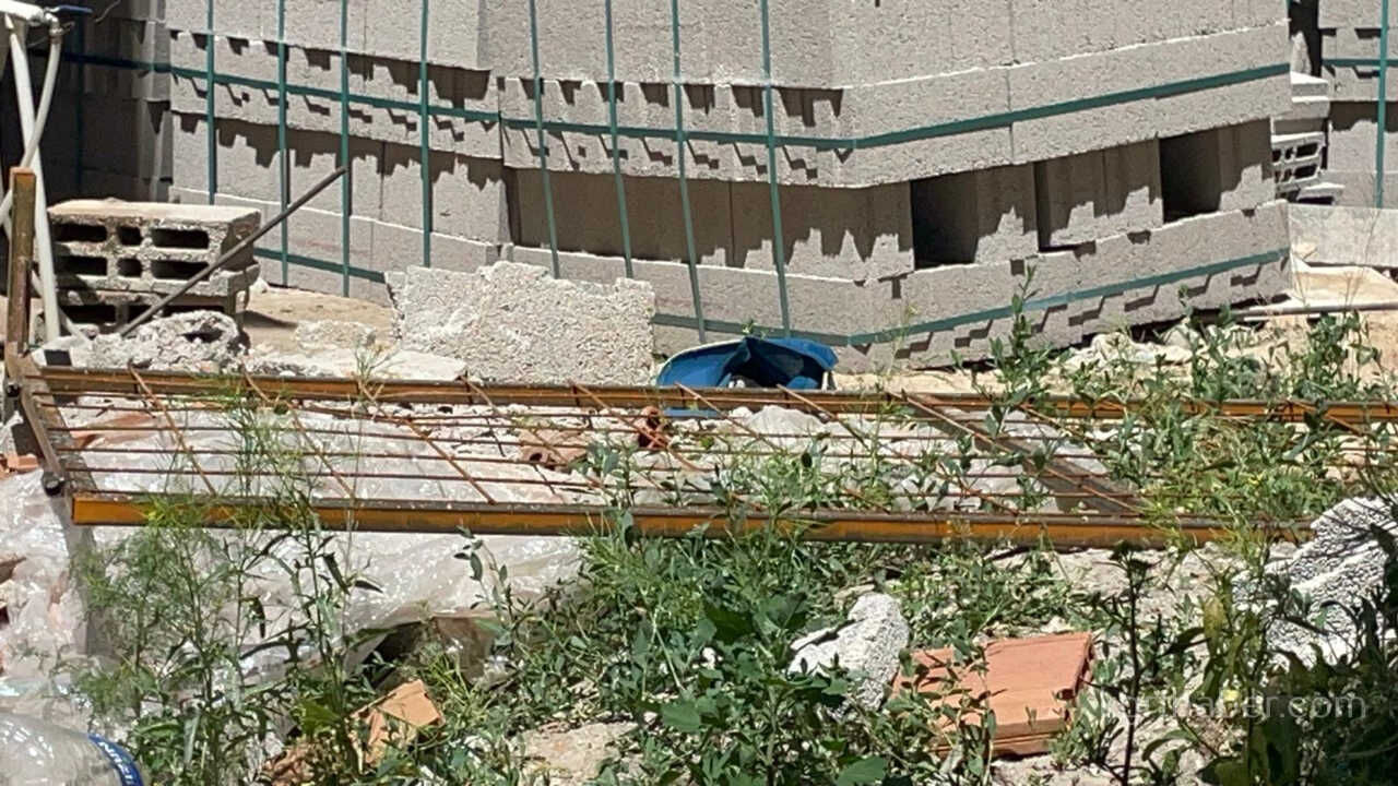 Insaatin Ucuncu Katindan Dusen Kalip Ustasi Yaralandi (3)