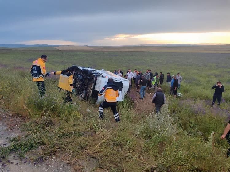 Isci Servisi Sarampole Devrildi 1 Olu Cok Sayida Yarali (1)