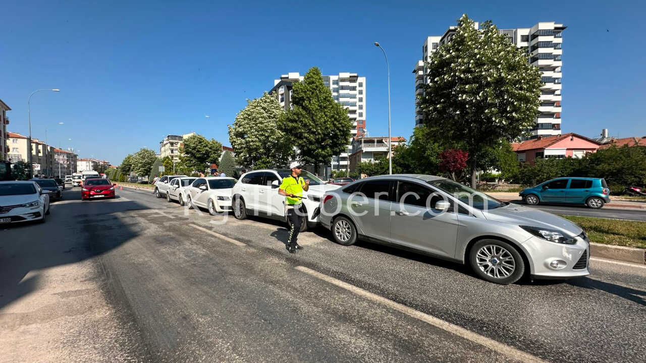 Karamanda 5 Aracli Zincirleme Trafik Kazasi0