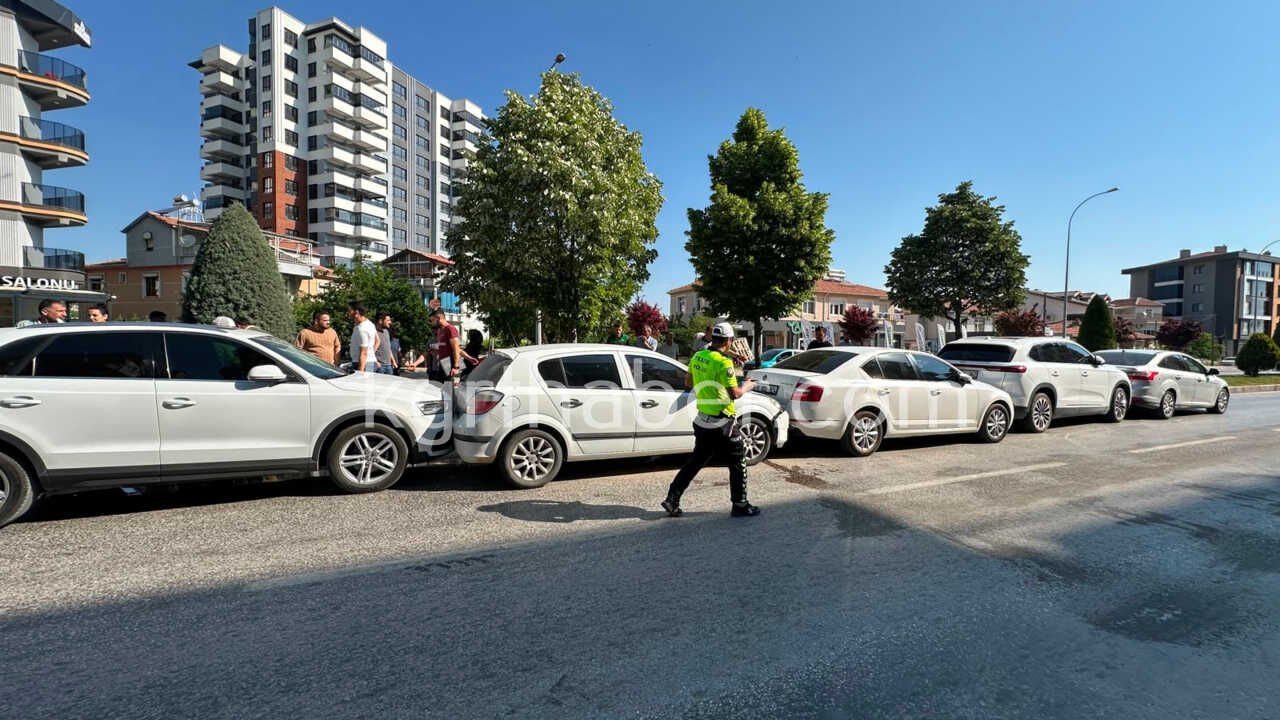 Karamanda 5 Aracli Zincirleme Trafik Kazasi1