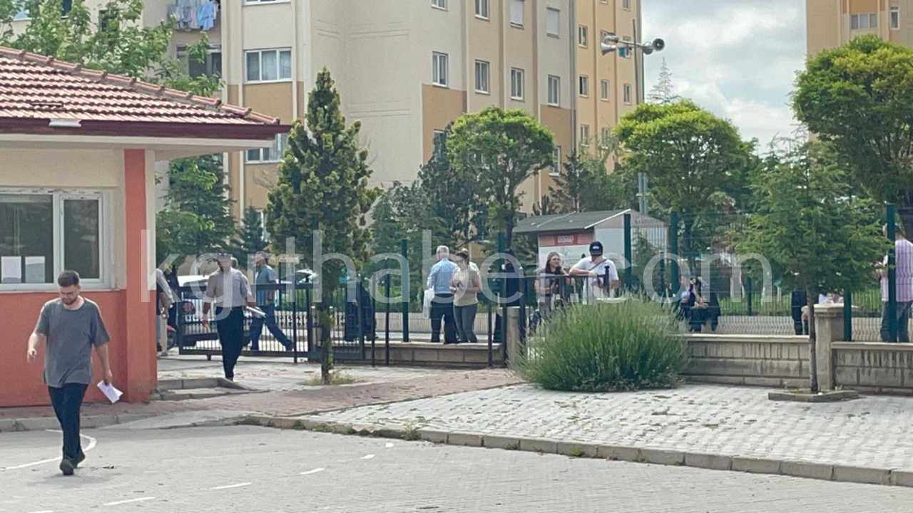 Karamanda Ayt Heyecani Basladi Sinavi Saniyelerle Kaciran Aday Iceri Alinmadi1