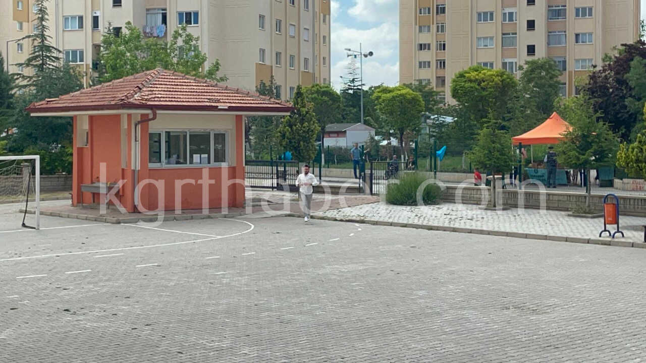 Karamanda Ayt Heyecani Basladi Sinavi Saniyelerle Kaciran Aday Iceri Alinmadi3