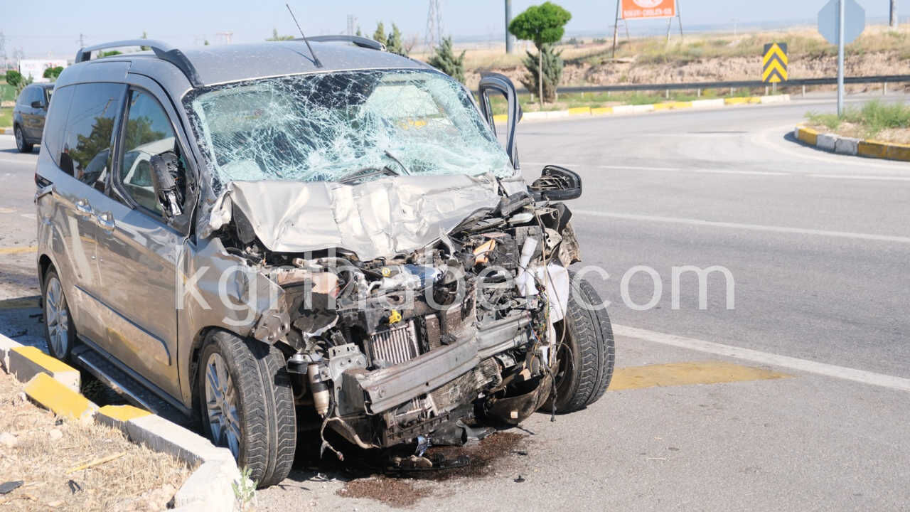 Karamanda Hafif Ticari Arac Ile Kamyonet Carpisti 1 Yarali1
