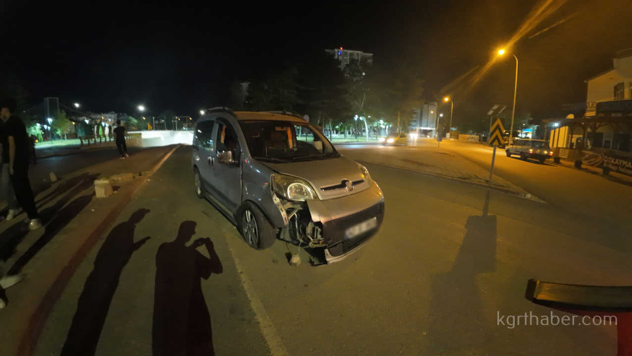 Karamanda Kontrolden Cikan Arac Karsi Seride Gecti0