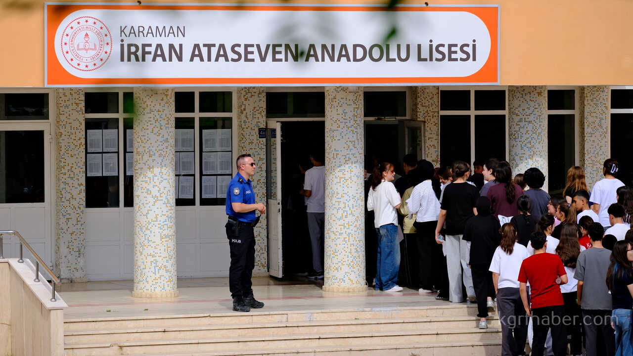 Karamanda Lgs Heyecani Kimligini Unutan Ogrencilerin Yardimina Polis Ve Veliler Kostu2
