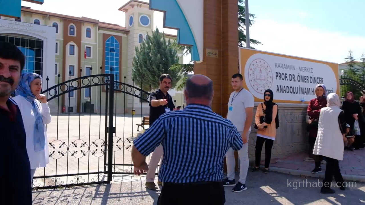 Karamanda Lgs Heyecani Kimligini Unutan Ogrencilerin Yardimina Polis Ve Veliler Kostu8