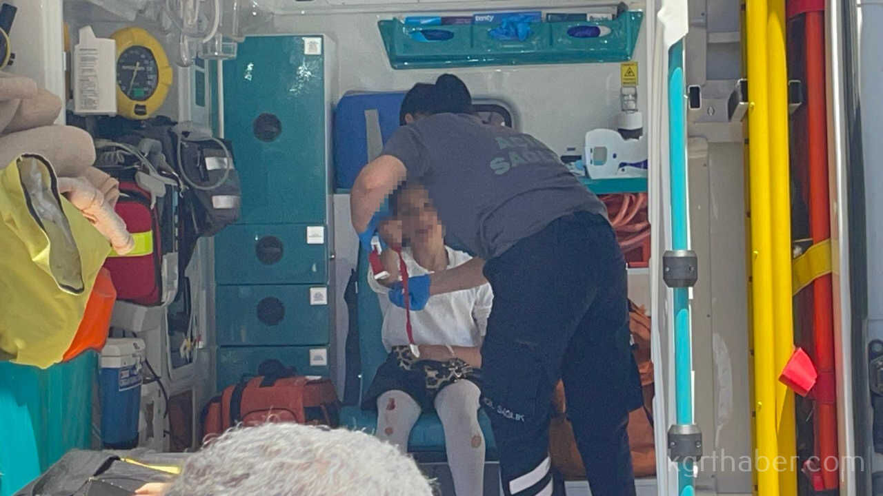 Karamanda Otomobil Ile Motosiklet Carpisti Anne Ve Kizi Yaralandi3