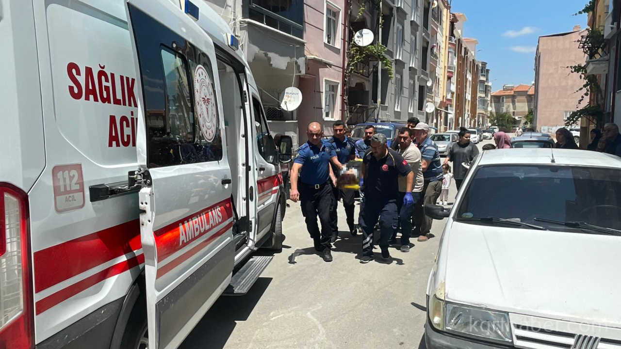 Karamanda Otomobil Ile Motosiklet Carpisti Anne Ve Kizi Yaralandi4