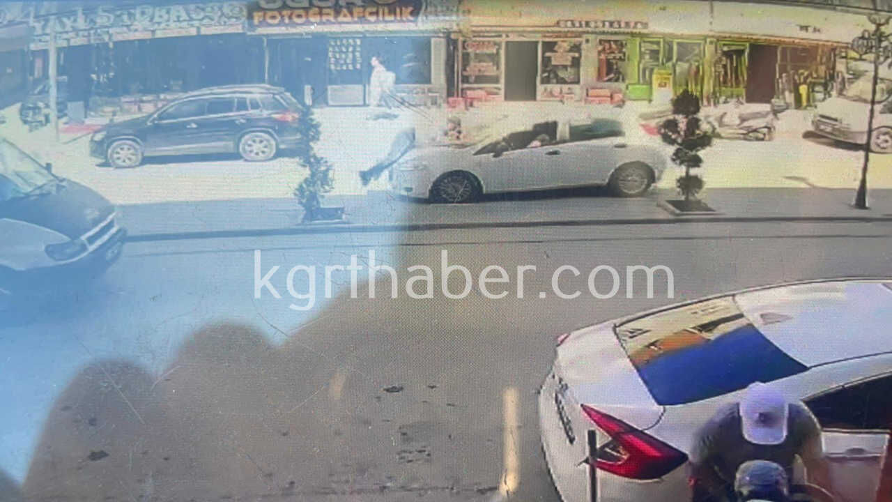 Karamanda Otomobilin Yayaya Carpma Ani Kamerada 1 Yarali0
