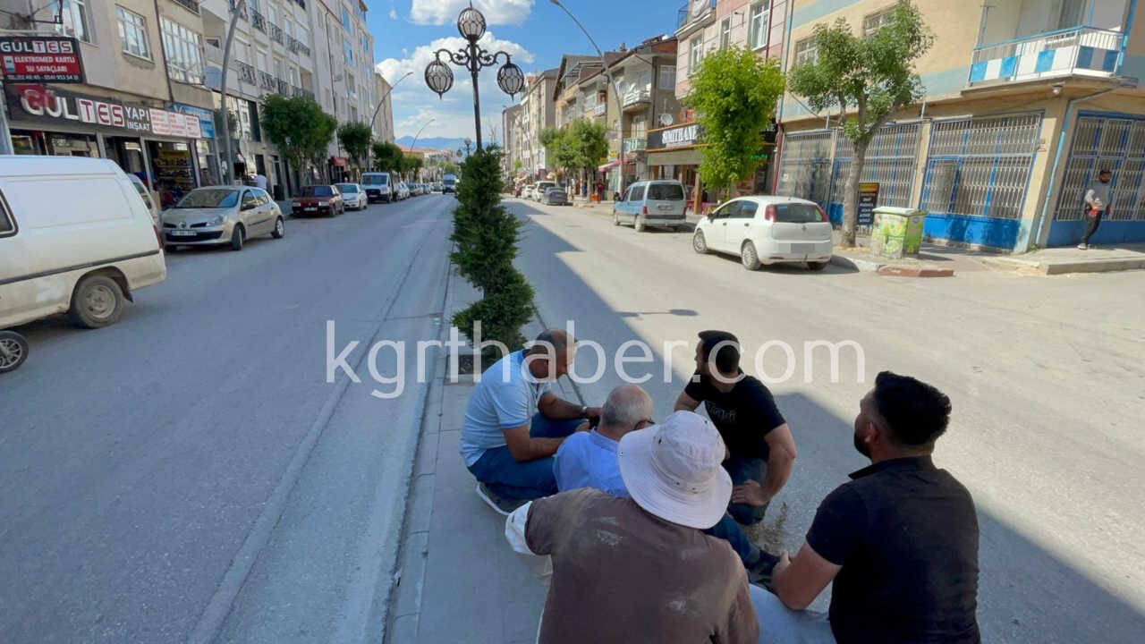 Karamanda Otomobilin Yayaya Carpma Ani Kamerada 1 Yarali1