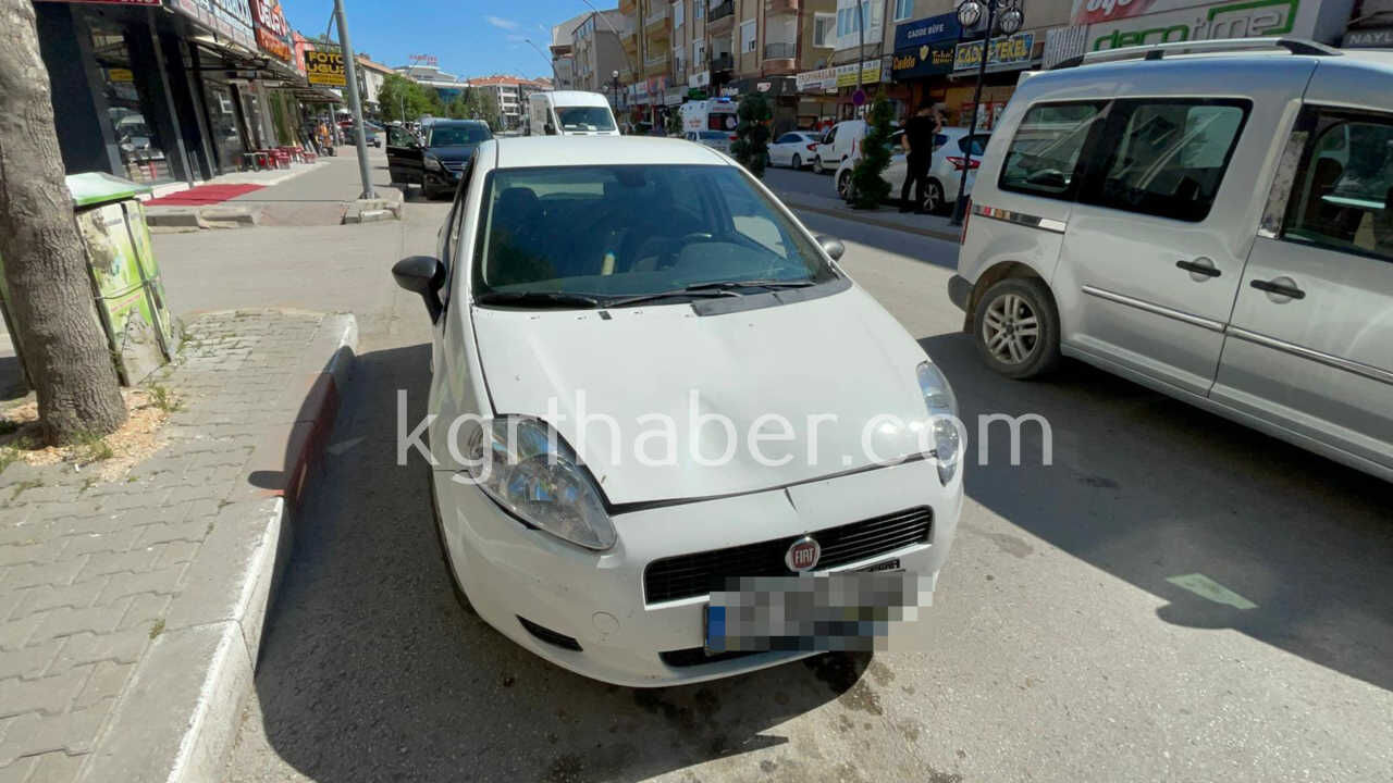 Karamanda Otomobilin Yayaya Carpma Ani Kamerada 1 Yarali2