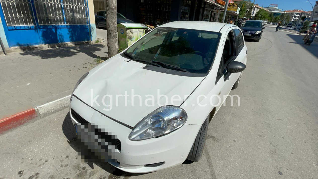 Karamanda Otomobilin Yayaya Carpma Ani Kamerada 1 Yarali3