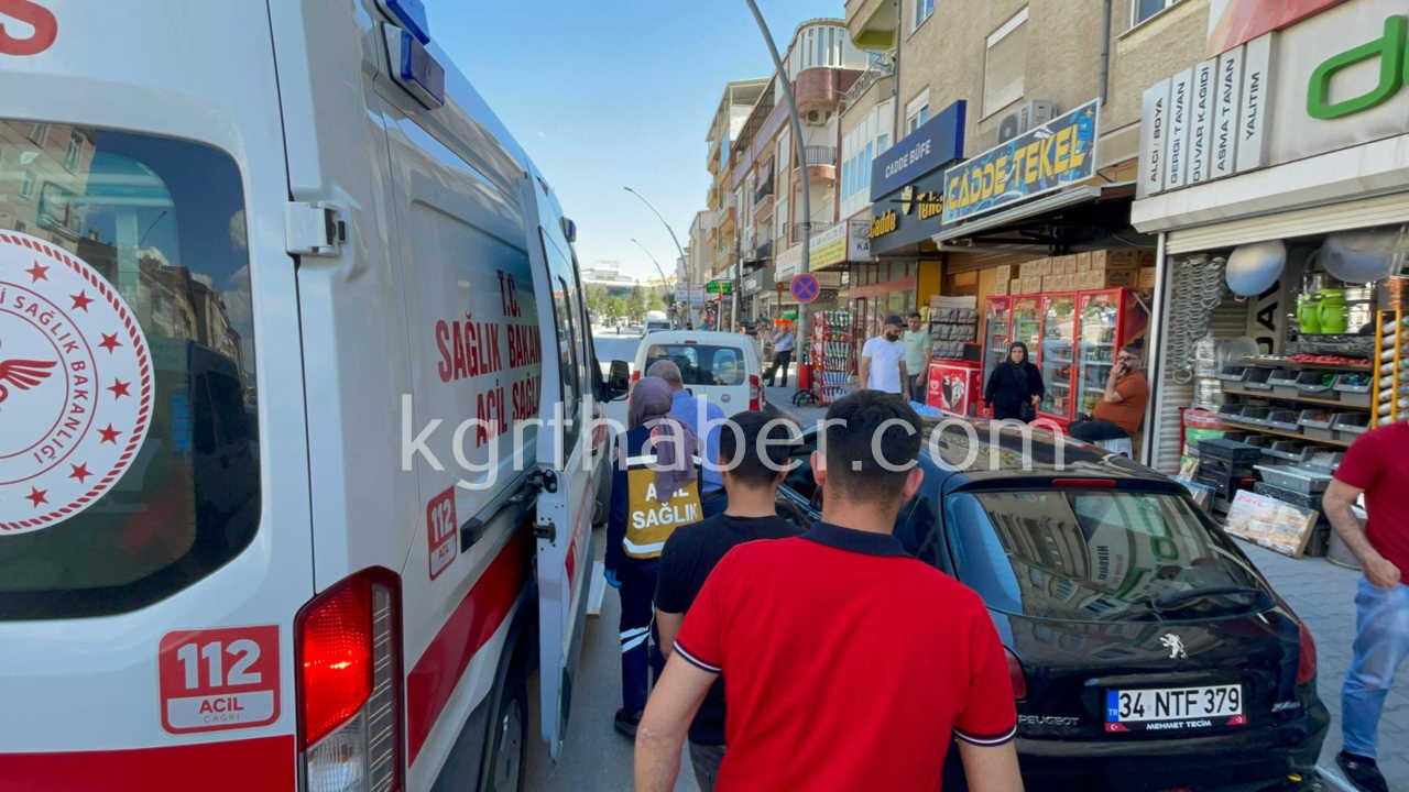 Karamanda Otomobilin Yayaya Carpma Ani Kamerada 1 Yarali4