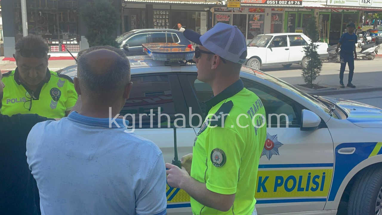 Karamanda Otomobilin Yayaya Carpma Ani Kamerada 1 Yarali5