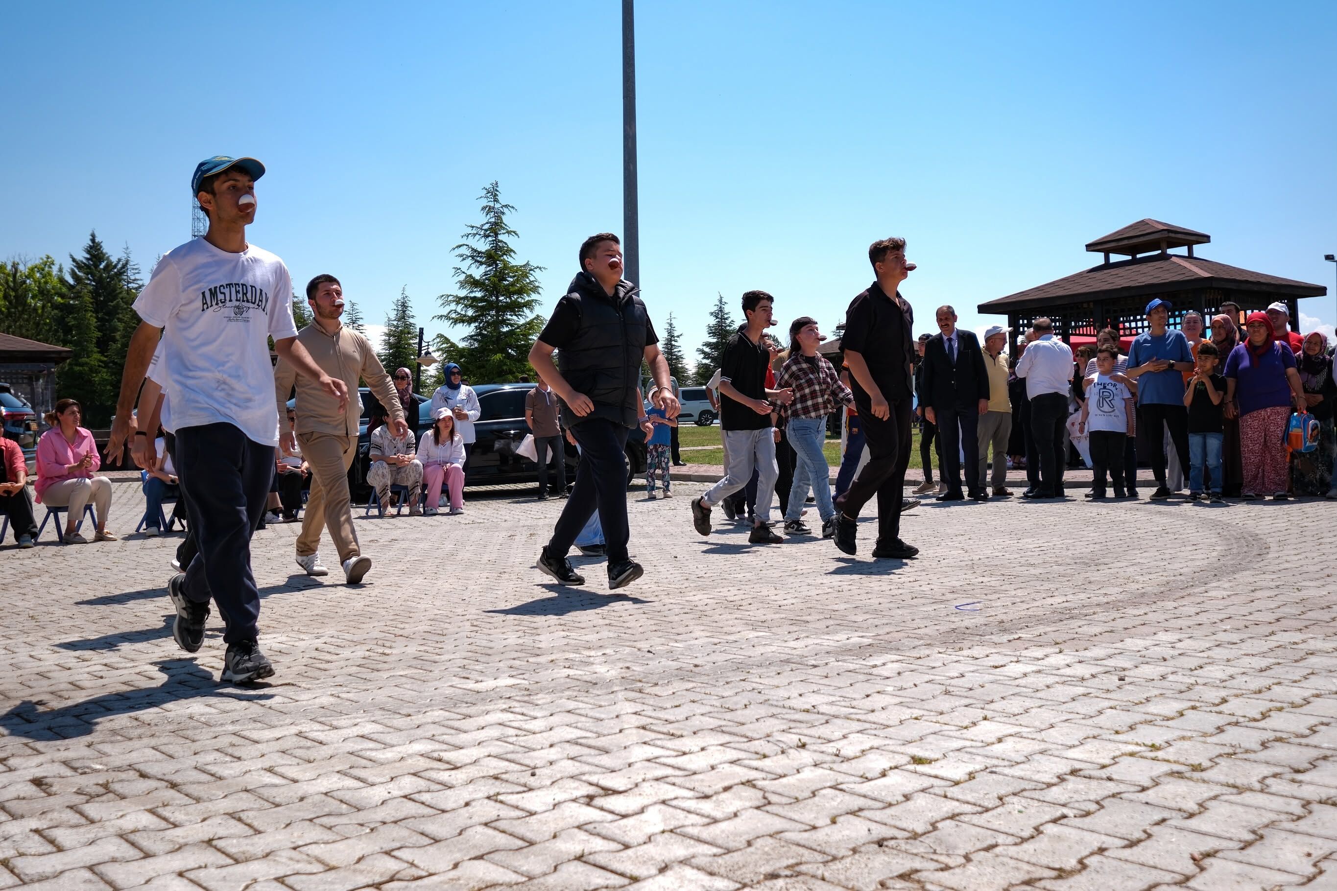 Karamanda Ozel Gereksinimli Bireyler Bahar Senliginde Doyasiya Eglendi (3)