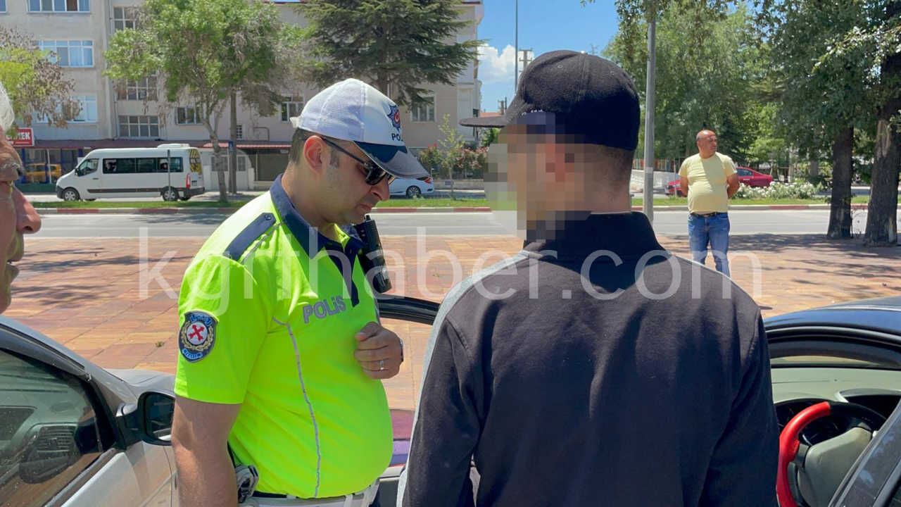 Karamanda Taksicilerden Musteri Kiligina Girerek Korsan Takibi 100 Bin Lira Ceza Kesildi7