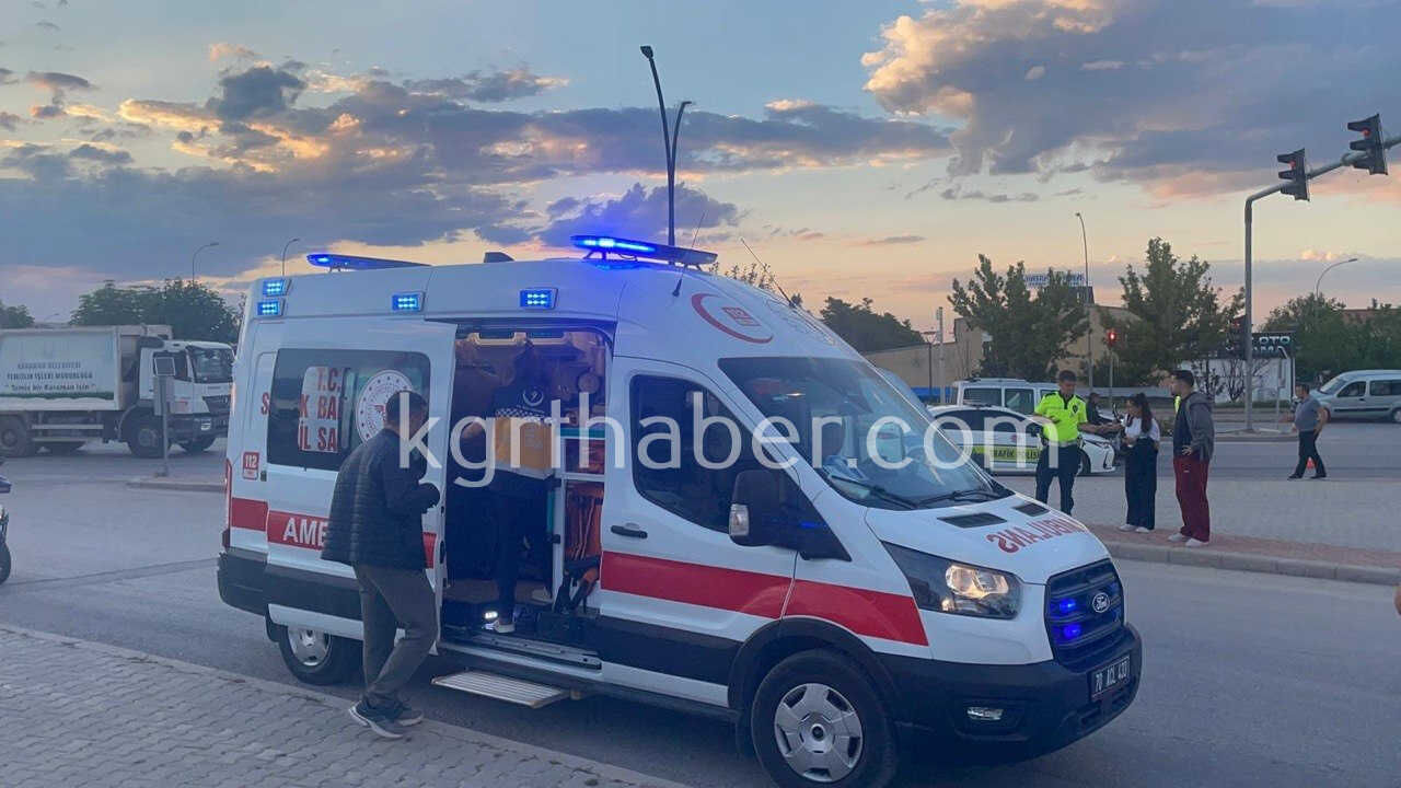 Karamanda Yolcu Minibusu Ile Otomobilin Carpistigi Kaza Kamerada 2 Yarali2