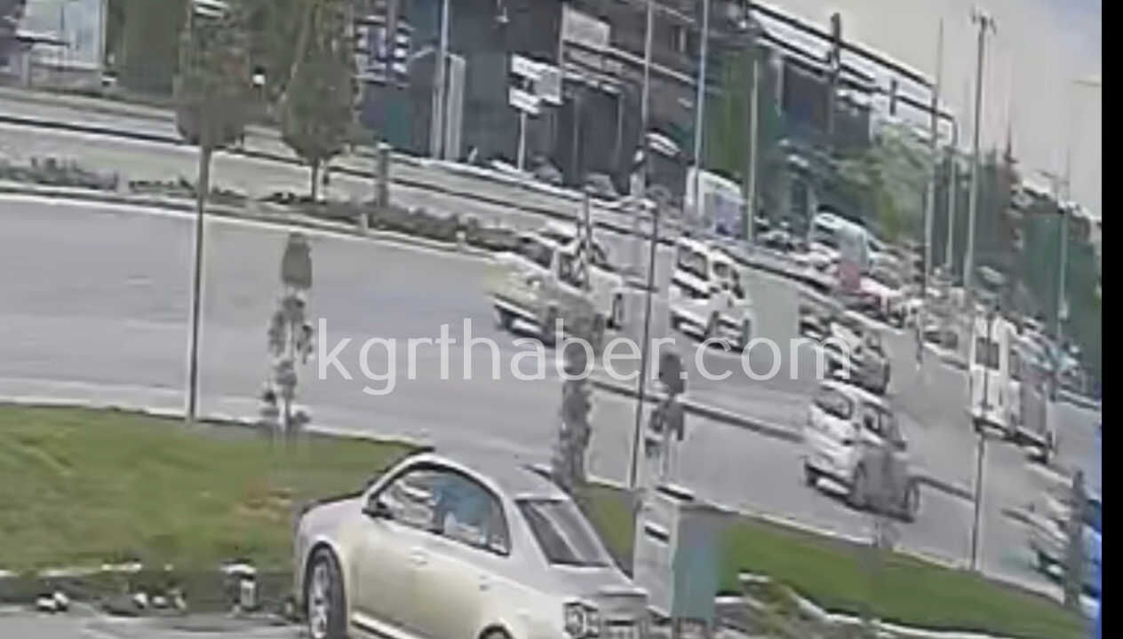 Karamanda Yolcu Minibusu Ile Otomobilin Carpistigi Kaza Kamerada 2 Yarali7