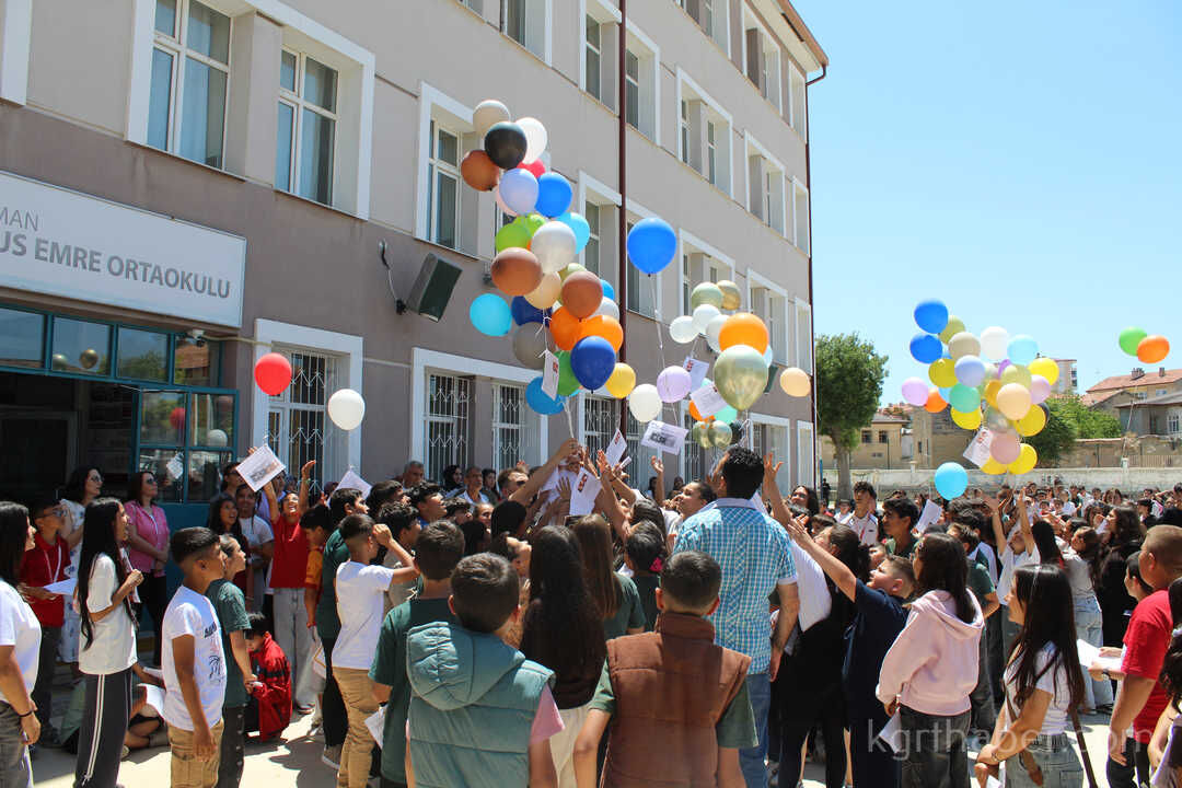 Karnelerini Alan Ogrenciler Filistinli Cocuklar Icin Gokyuzune Balon Birakti1