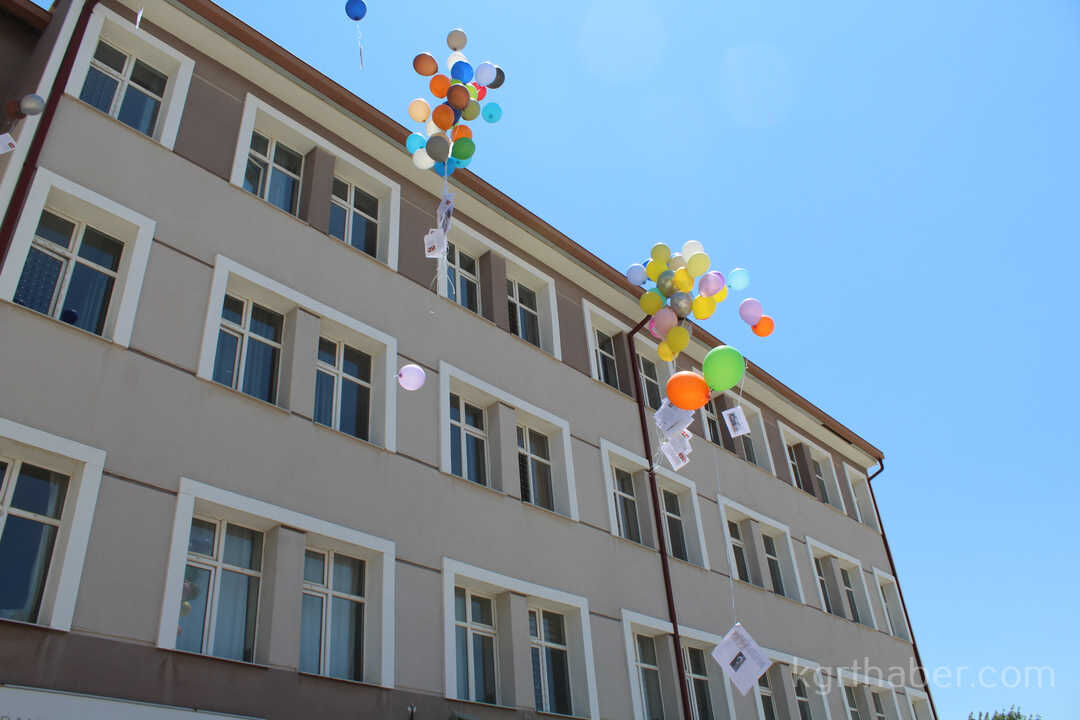 Karnelerini Alan Ogrenciler Filistinli Cocuklar Icin Gokyuzune Balon Birakti3