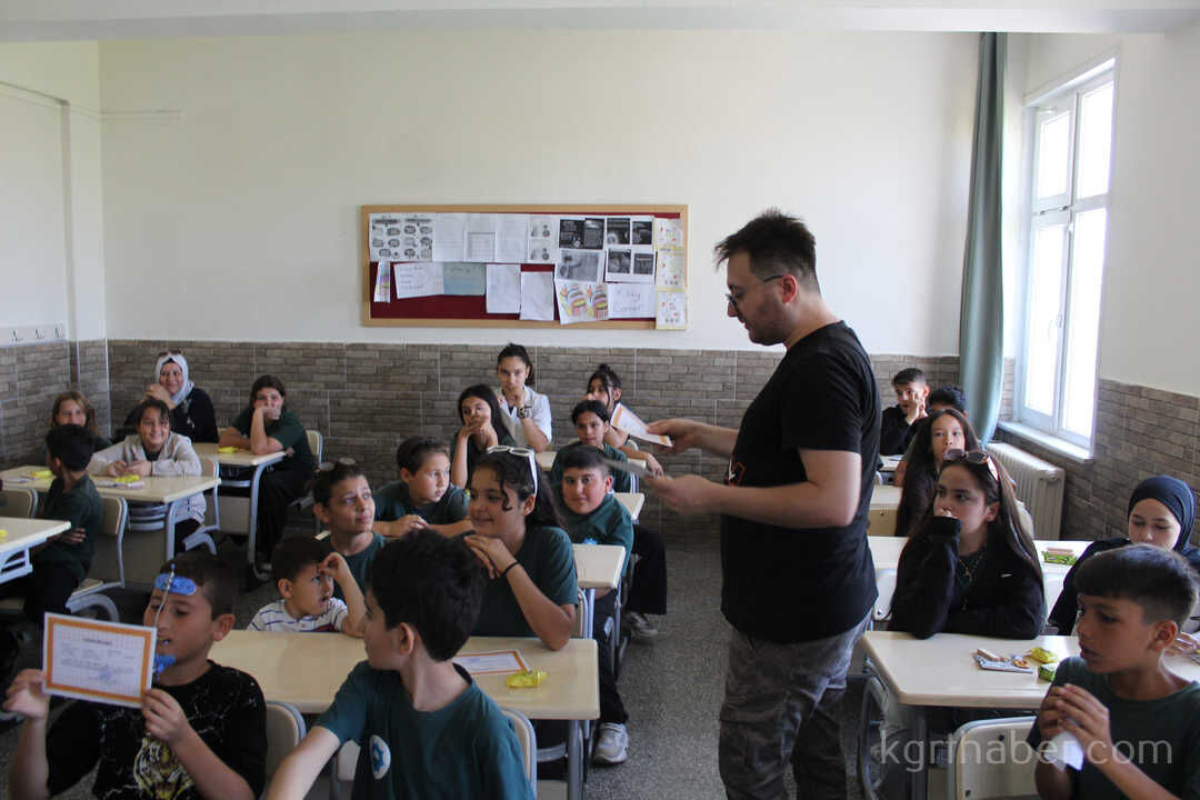 Karnelerini Alan Ogrenciler Filistinli Cocuklar Icin Gokyuzune Balon Birakti8