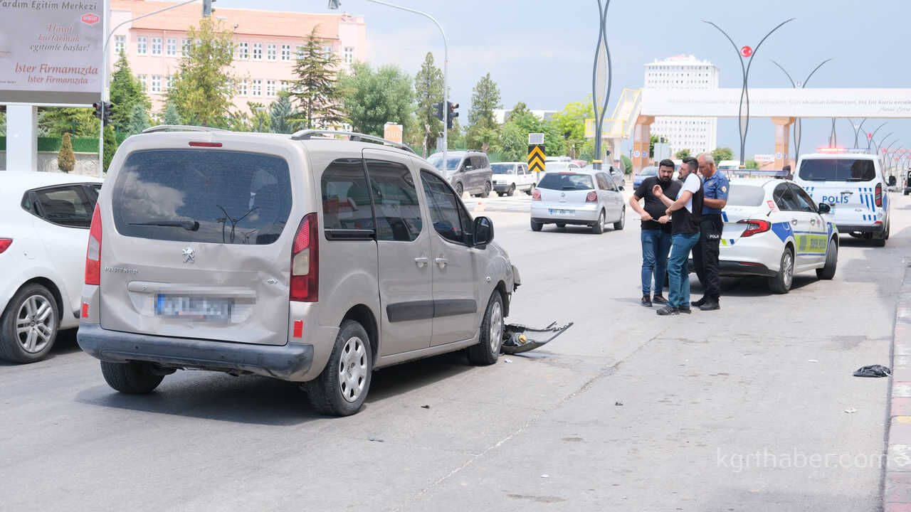 Kavsakta Korkutan Kaza 2 Kisi Yarali7
