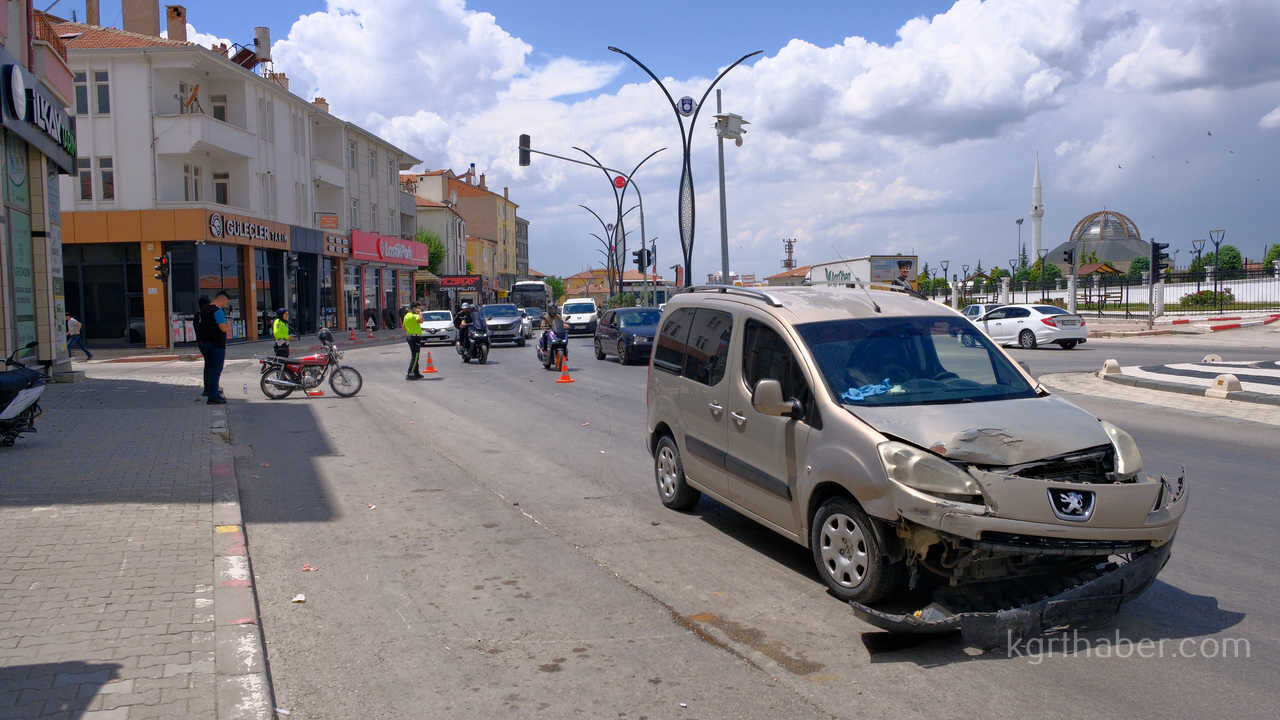 Kavsakta Korkutan Kaza 2 Kisi Yarali9