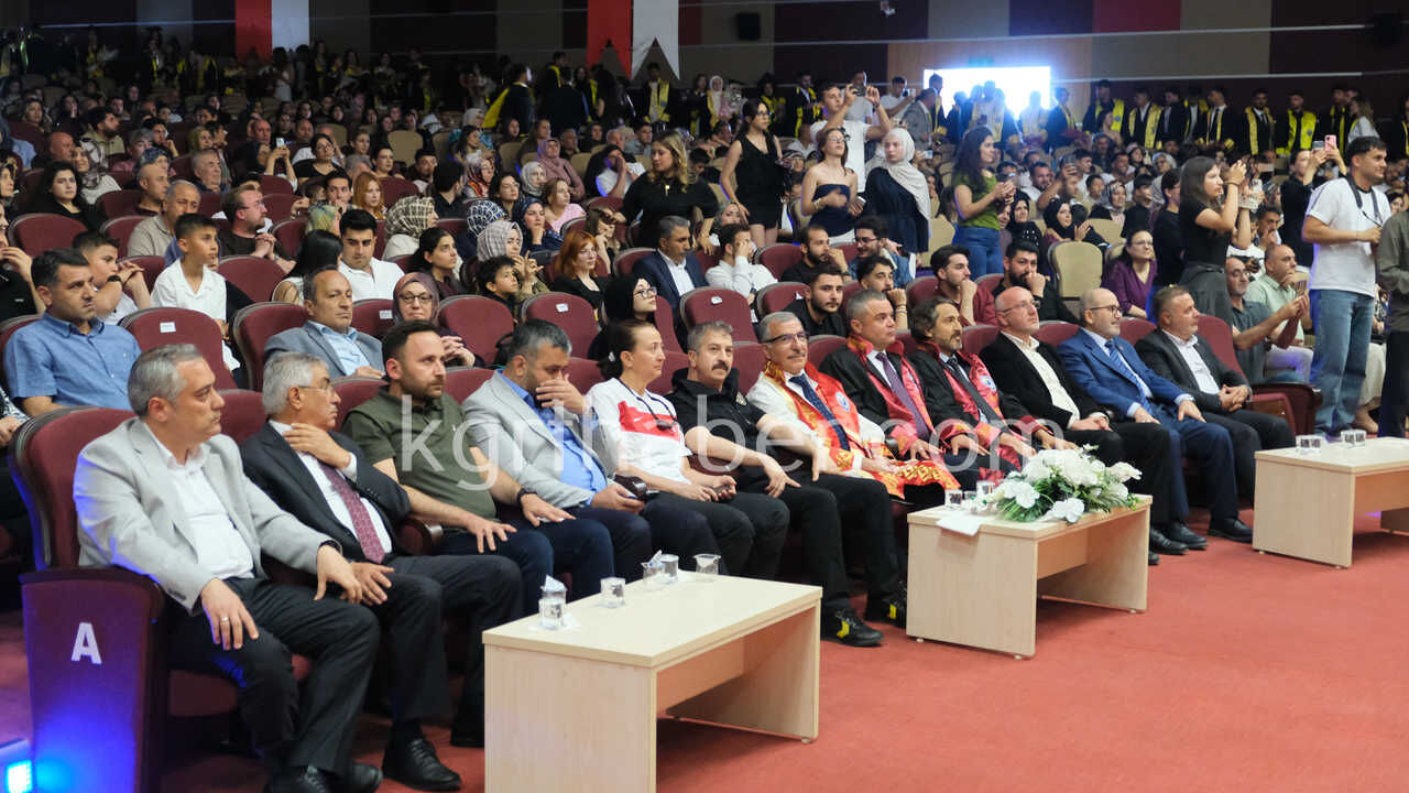 Kmu Spor Bilimleri Fakultesinde Mezuniyet Coskusu4