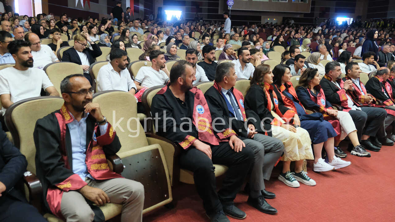 Kmu Spor Bilimleri Fakultesinde Mezuniyet Coskusu5