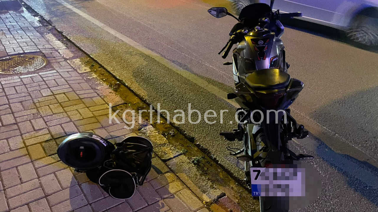 Kontrolden Cikan Motosiklet Kaldirimi Asarak Karsi Seride Savruldu3